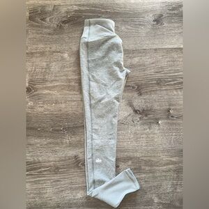 ALO Yoga women’s Light Gray Leggings